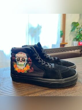 Vans black day of the dead high top shoes 10
Women 8.5 men